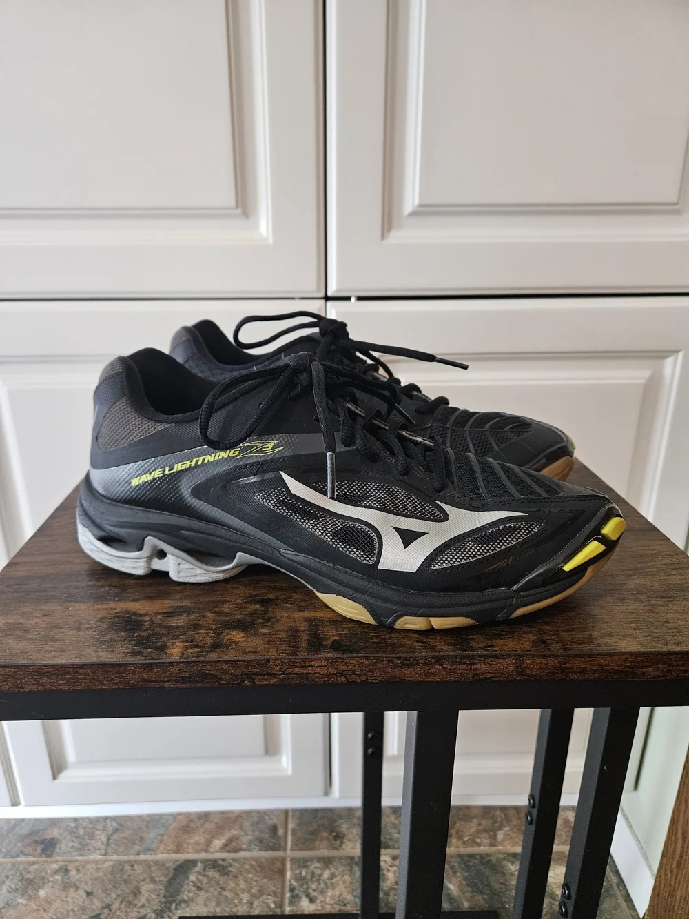 Mizuno Wave Lightning Z3 Women's Black Gray Volleyball Shoes Neutral Sporty
